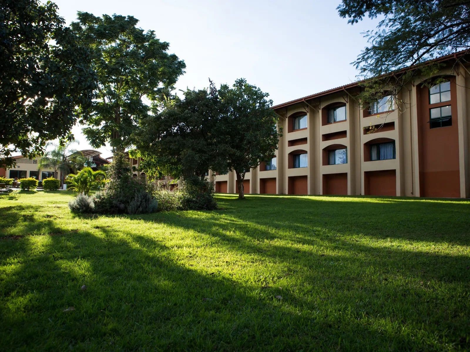 M'kango Golfview Hotel
